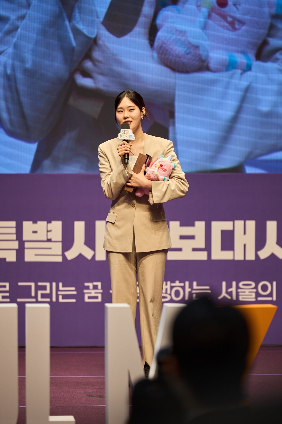 <b>서울시</b> 얼굴은 나! 엄지윤, <b>홍보대사 위촉</b>에 “감격”