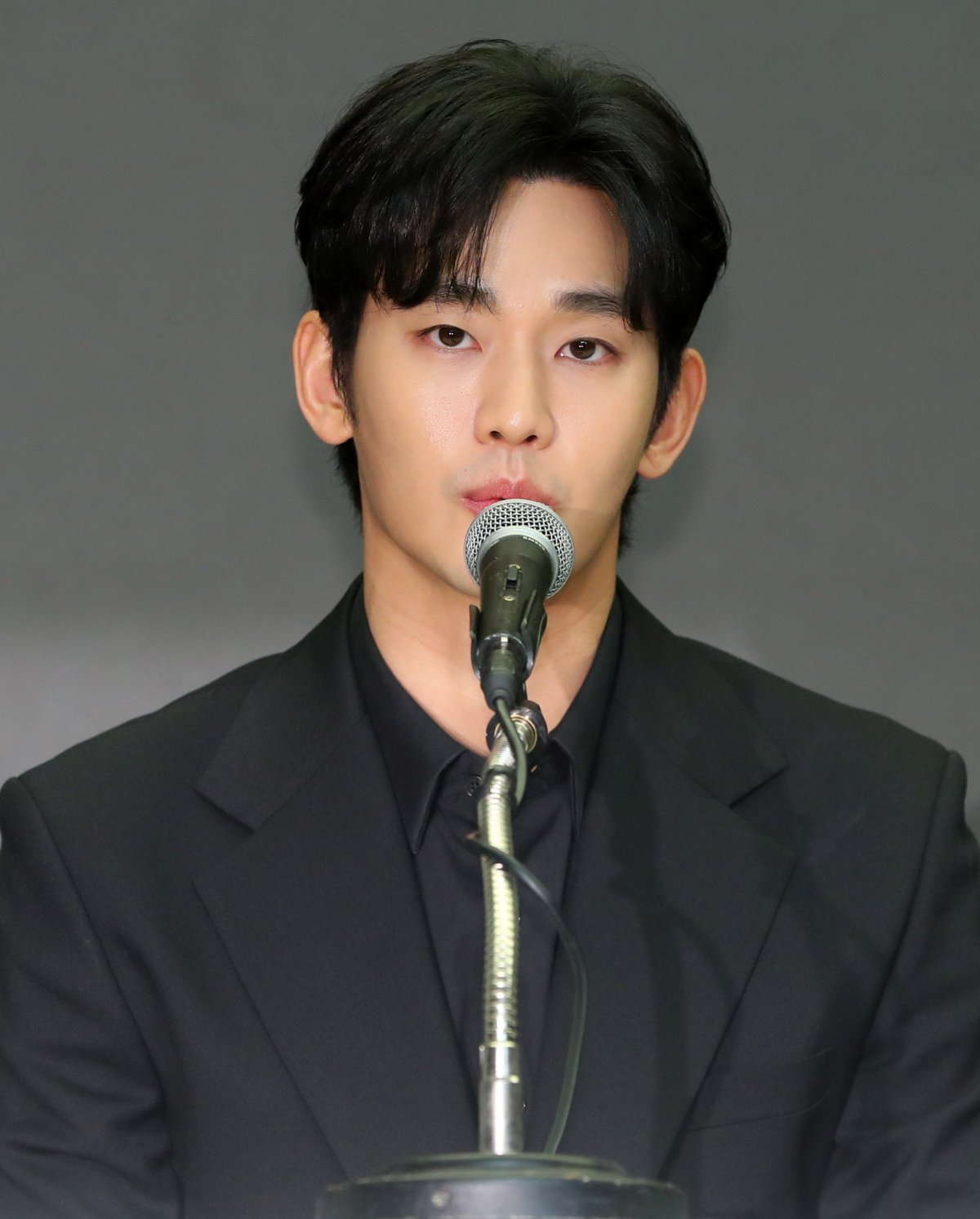 <b>김수현</b>, 故<b>김새론</b> 유족 ‘<b>무고 혐의</b>’로 고소…“위조된 증거”