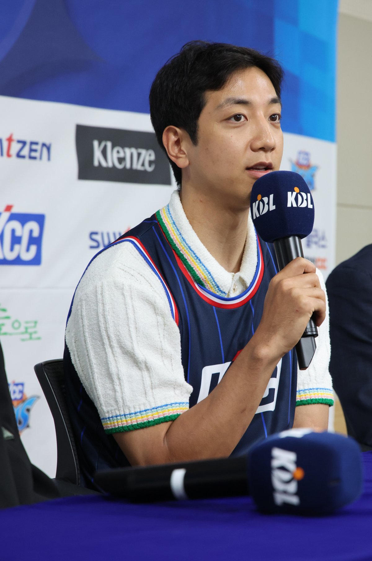 ‘나란히 8억 원’ KT <b>김선형</b>-KCC <b>허훈</b>, 2025~2026시즌 ‘공동 <b>연봉킹</b>’...