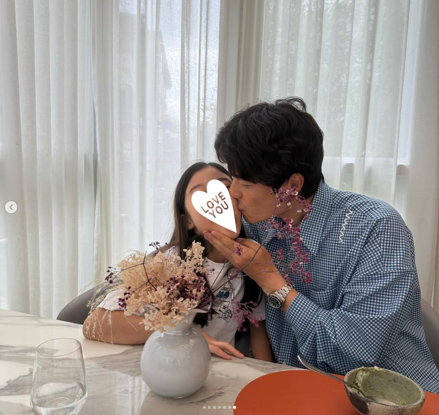 한혜진<b>기성용 결혼12주년</b> “늘 감사하며 행복하게” [DA]