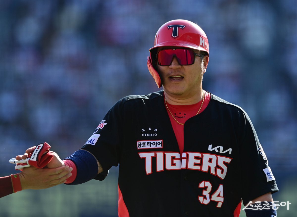 “다행히 큰 <b>부상</b>은 아니다” KIA <b>최형우</b>, <b>햄스트링</b> 부종 진단으로 전반...