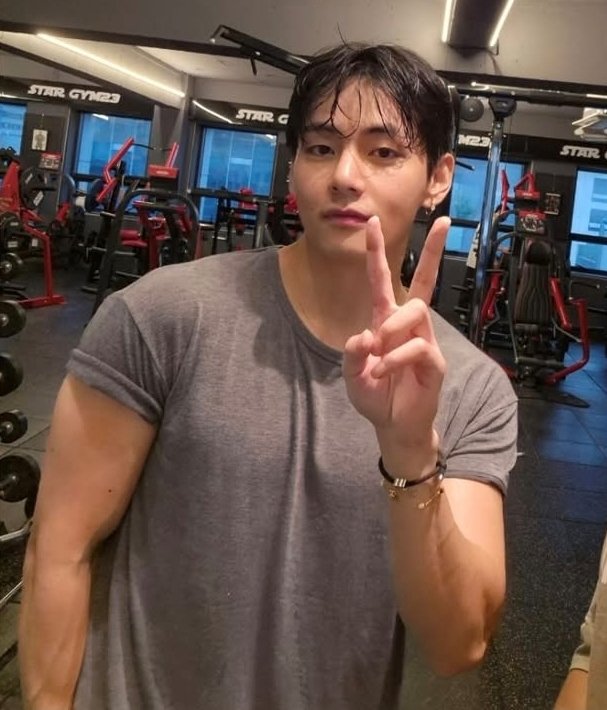 성실한 자기관리 끝판왕 뷔님의 운동 인증샷