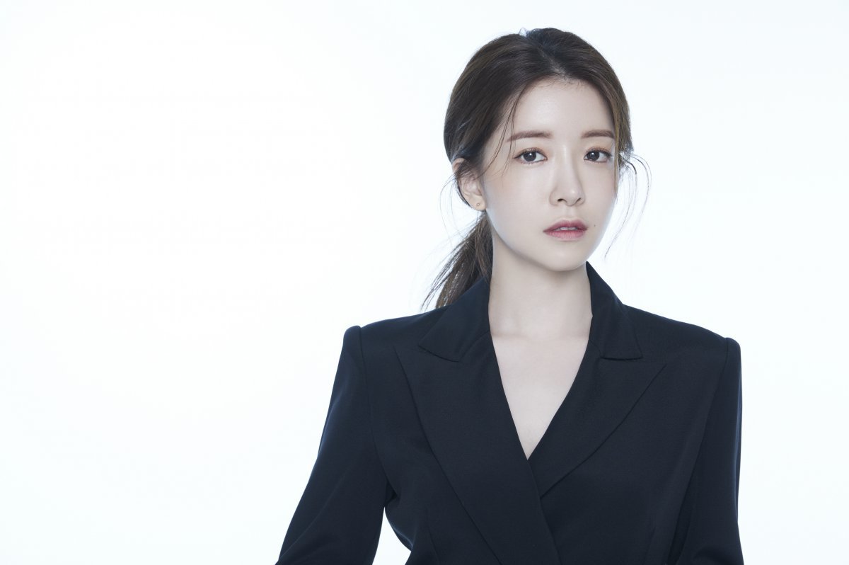 정인선, <b>블리츠웨이</b>와 <b>재계약</b> 체결 [공식]