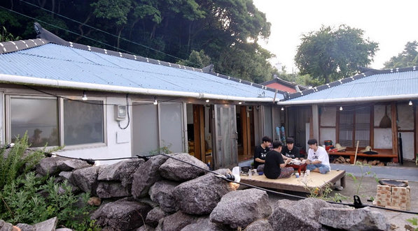 <b>섬총각</b> 된 <b>임영웅</b>, 궤도X임태훈X이이경 친분 신선하네…26일 첫방