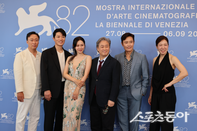 ‘<b>어쩔수가없다</b>’로 3번째 <b>베니스</b> 초청..“20년 준비한 영화” 박찬욱의...
