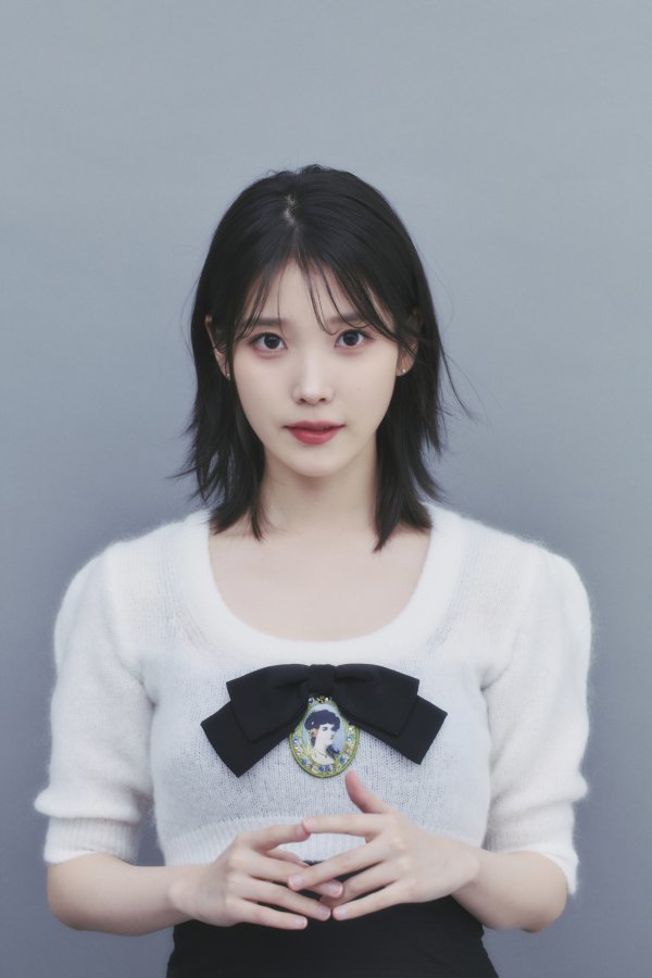 <b>아이유</b>, 이번엔 <b>팝업</b>으로 유애나 만난다