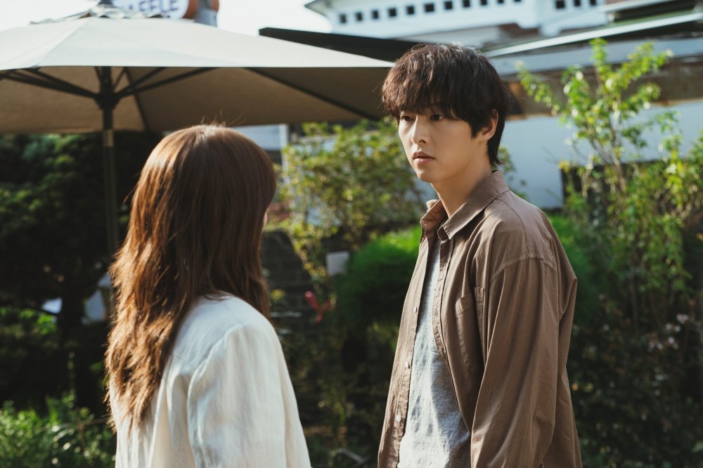 <b>송중기</b><b>천우희</b> 재회 ‘싸늘’, 추억 ’달달’…아는 맛 멜로 오늘 첫방...