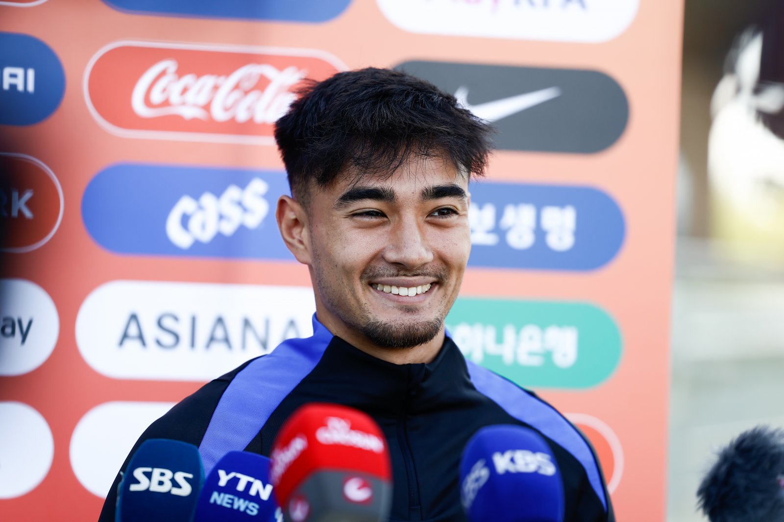 ‘첫 외국 태생 혼혈’ <b>카스트로프</b>, 미국전서 태극마크 데뷔전…대표팀...