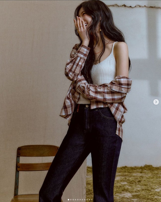 Fall pictorial photos released on Suzy's Instagram
