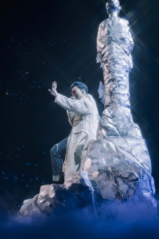 G-Dragon, qui a montré une performance bouleversante et inattendue