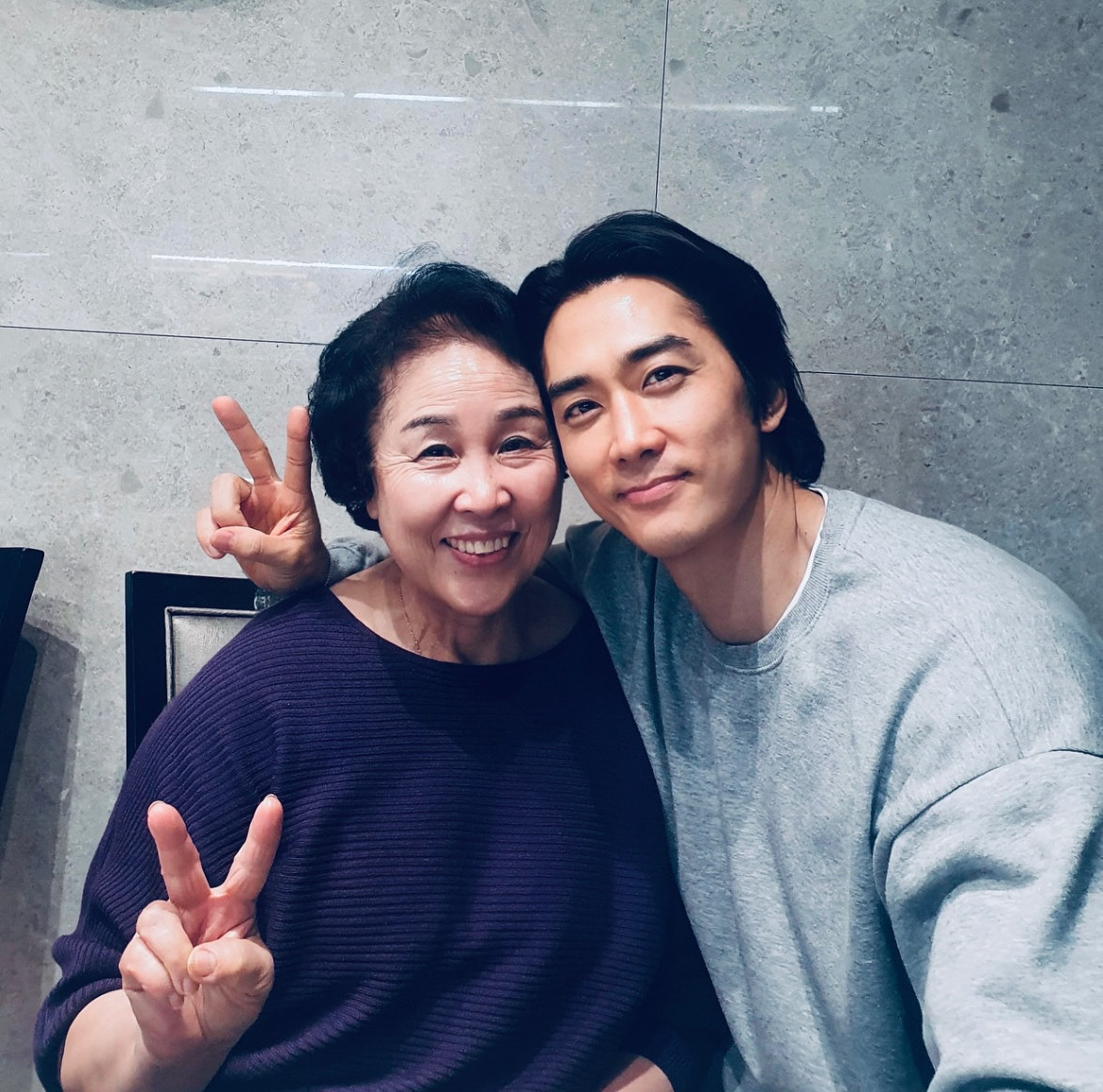 ‘<b>모친상</b>’ <b>송승헌</b> “엄마 사랑해, 아픔 없는 곳에서 편히 쉬시길”
