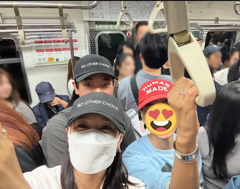 <b>손예진</b> ‘지옥철 레전드 직찍’ 터졌다