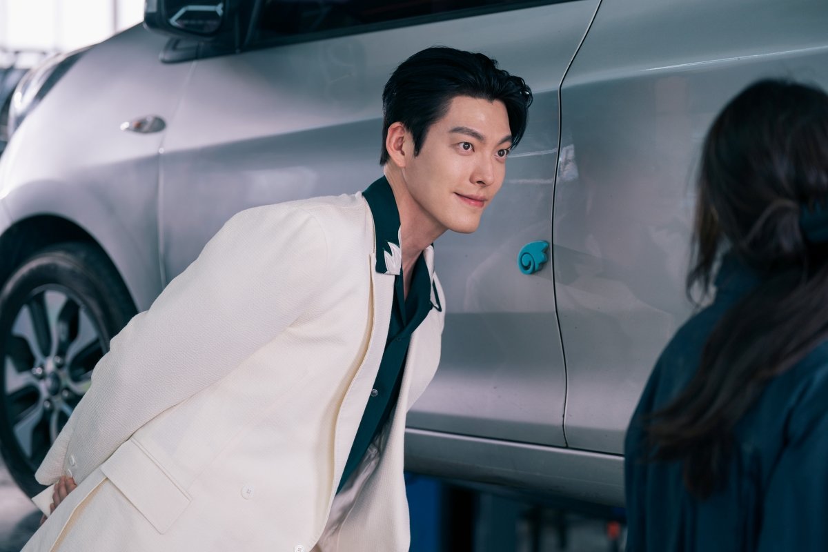 <b>김우빈</b>, <b>김은숙</b> 작가와 세 번째 만남…전 세계 공략