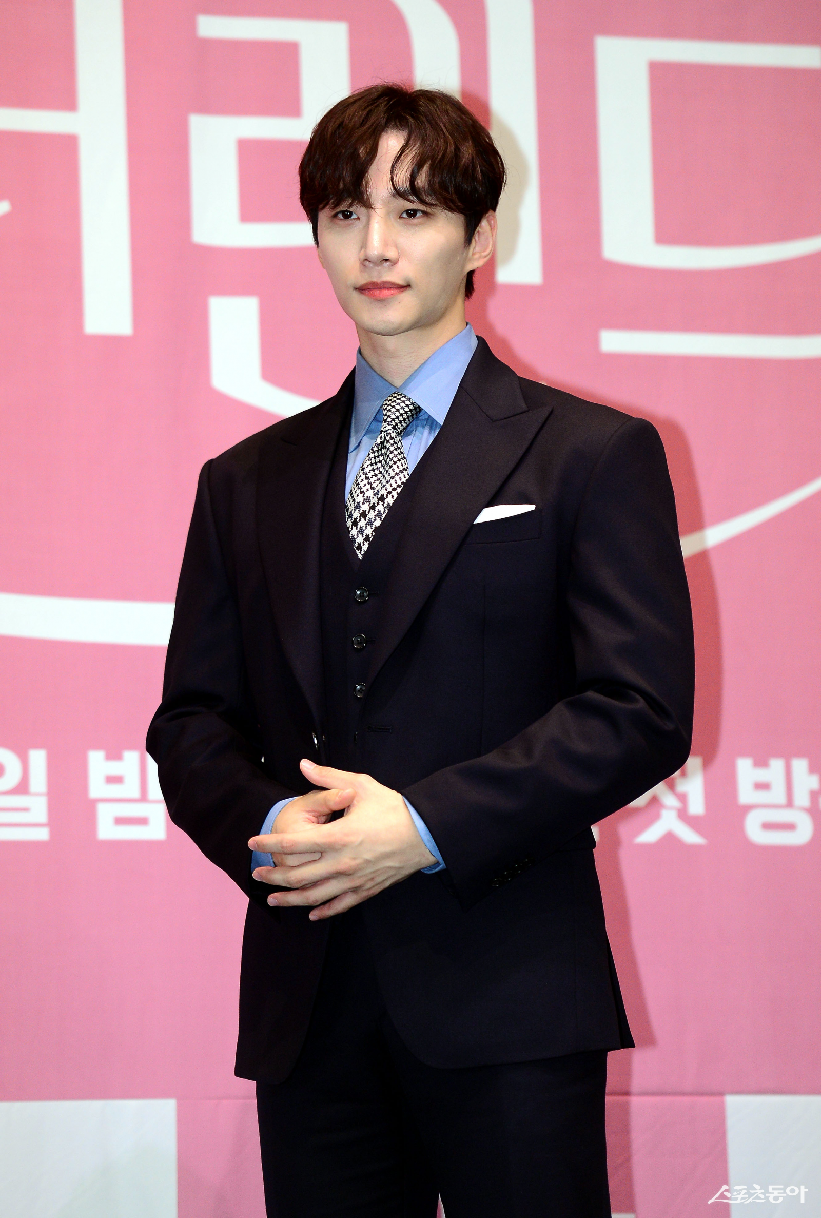 “부러진 척추도 못 막았다” <b>이준호</b>, 무대 향한 광기 폭로