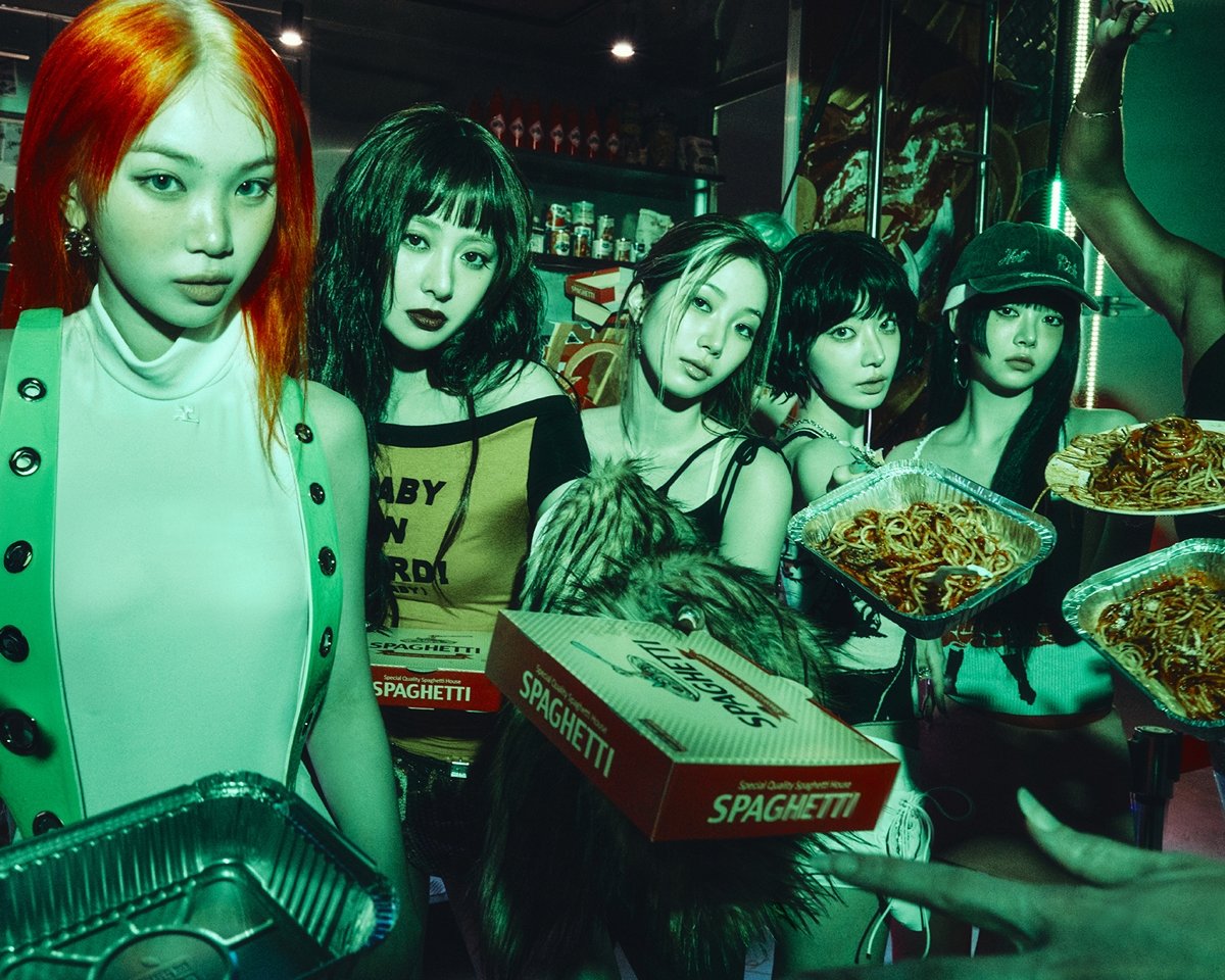 <b>르세라핌</b> ‘SPAGHETTI’…‘킥’은 <b>제이홉</b>이었다