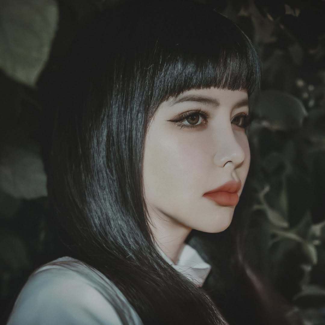 <b>박봄</b>, SNS에 <b>고소</b>장 반복 게재…소속사 “활동 중단·치료 집중”