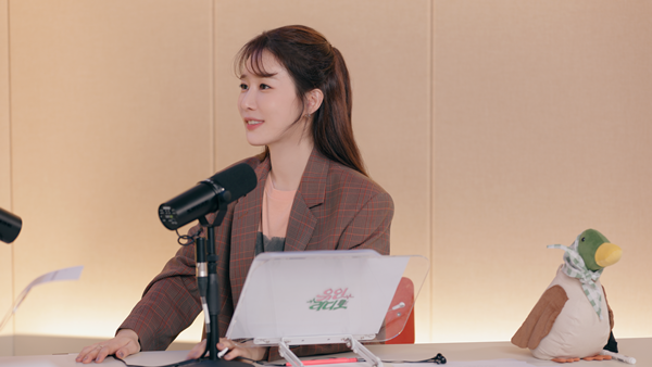 <b>유인나</b>, ‘<b>유인라디오</b>’ 시즌2로 돌아온다 … 첫 게스트 <b>김고은</b>
