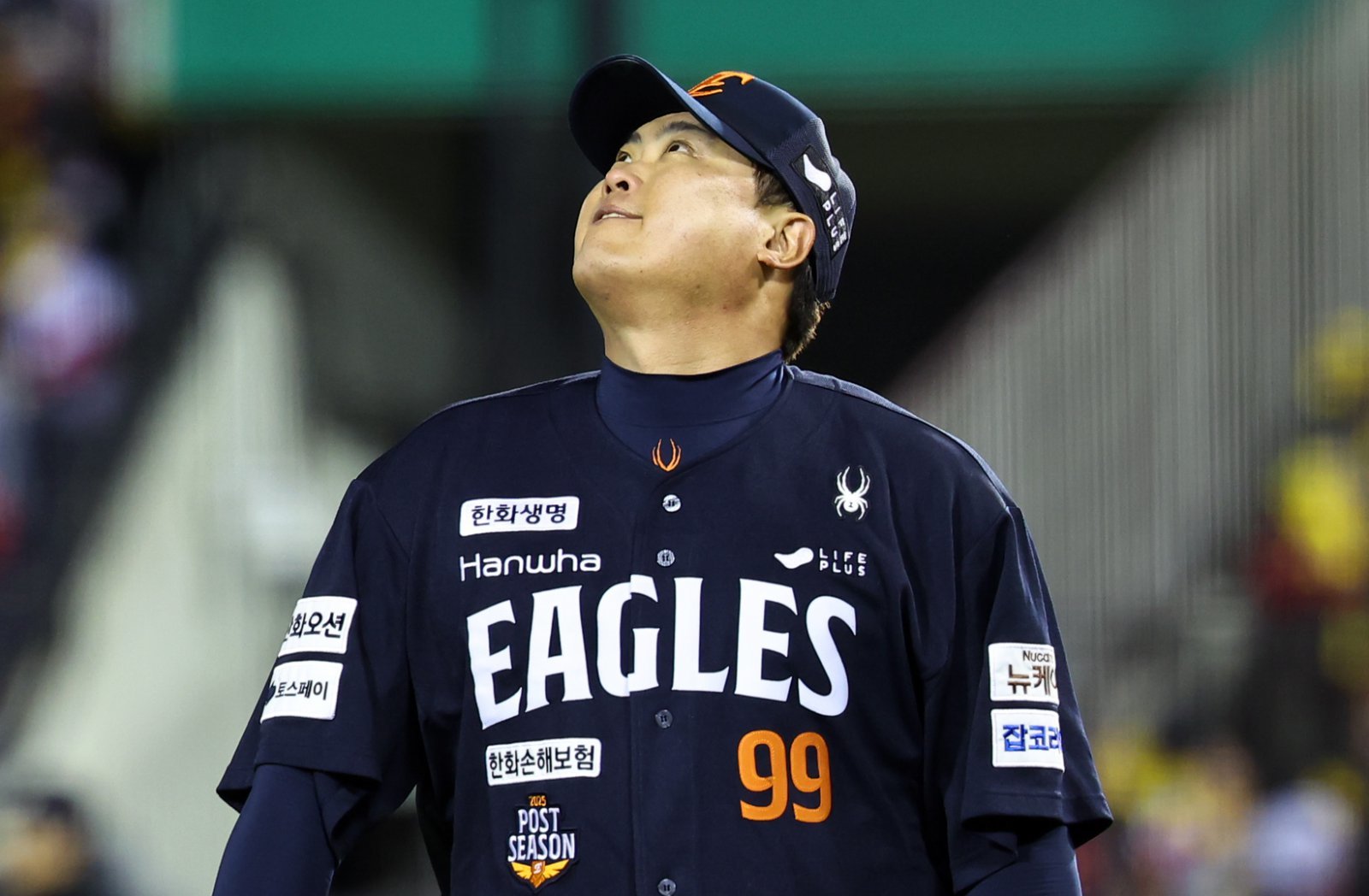 ‘괴물’까지 무너졌다…한화 <b>류현진</b>, 19년 만의 KS 등판에서 7<b>실점</b> 조기...