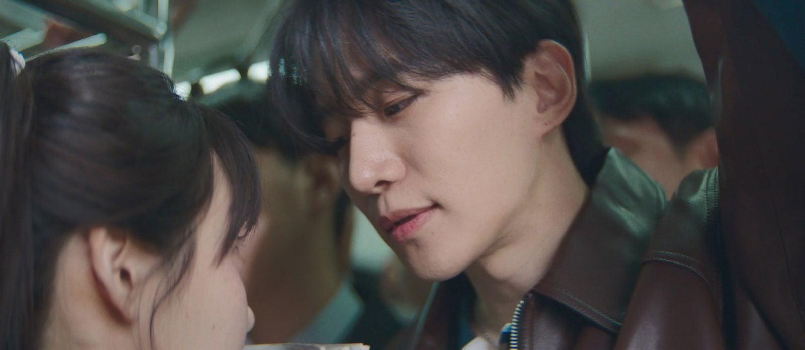 이준호, 그 눈빛 유죄…<b>지하철</b>만 타면 설레네 (<b>태풍상사</b>)