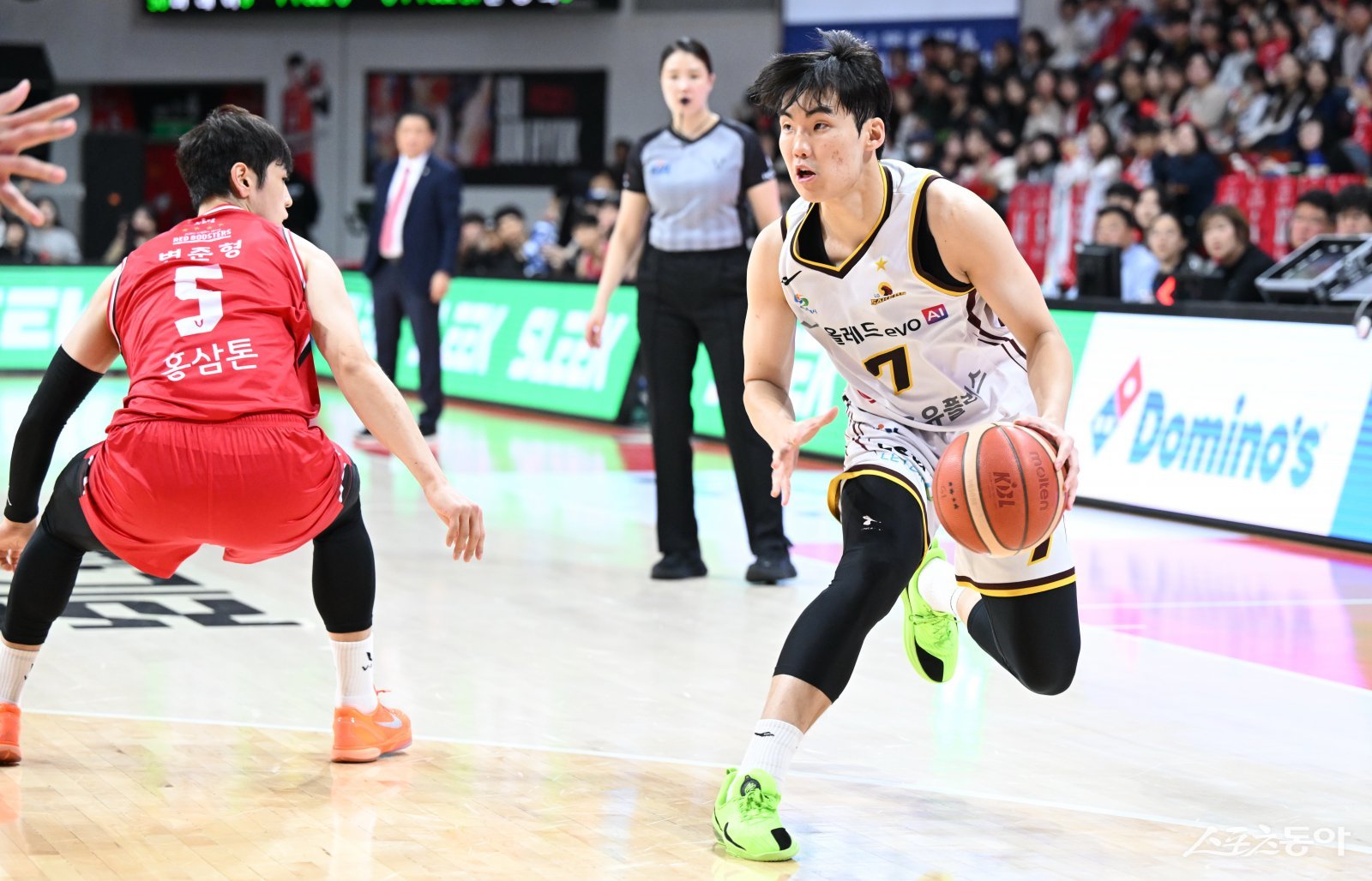 3Q 외곽포로 팀을 깨운 최형찬…1·2위 맞대결서 웃은 창원 <b>LG</b> 4연승으로...