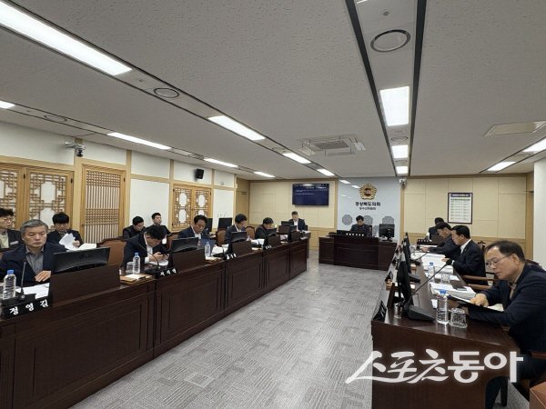 경상북도의회 농수산위원회가 농업기술원 소관 2026년도 예산안을 심사하고 있다. 사진제공 ㅣ 경북도의회