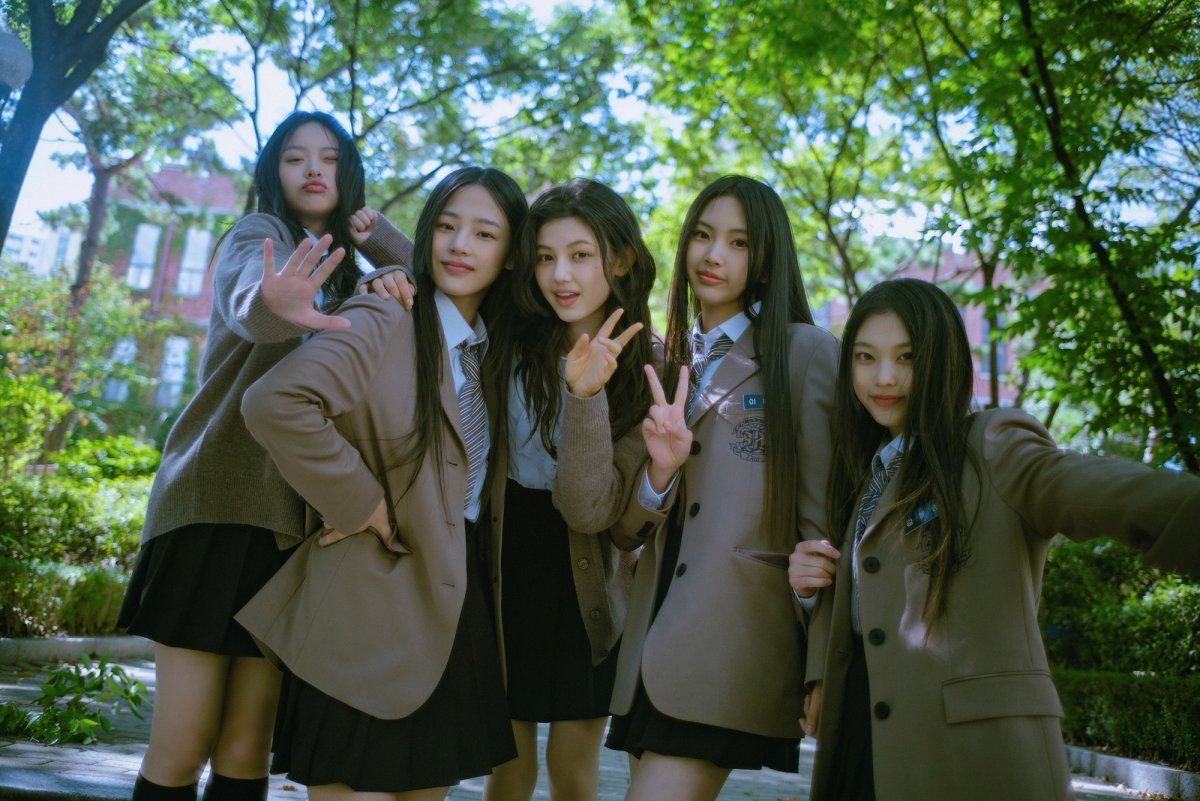 <b>뉴진스</b>, 日 스트리밍 ‘<b>트리플 플래티넘</b>’ 최초 걸그룹 등극