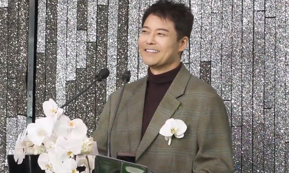 ‘노총각’ <b>전현무</b>, “결혼 한 번 안 해보고” …이장우 결혼식 <b>주례</b>(나...