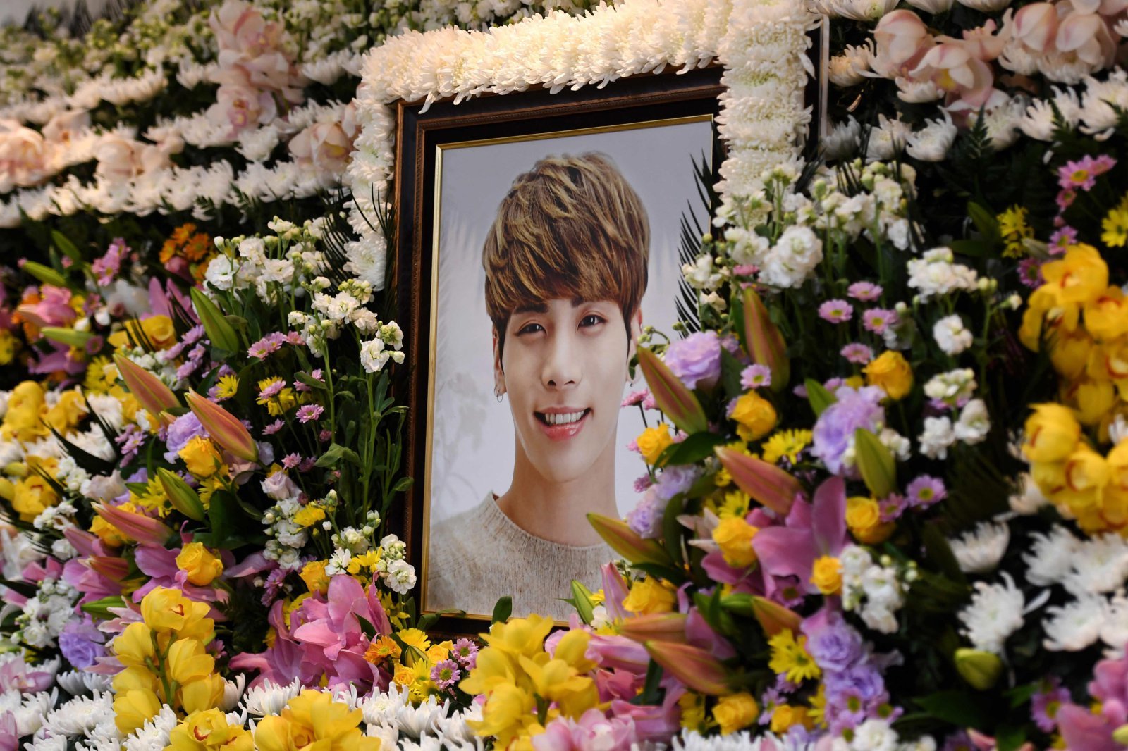 <b>샤이니</b> 민호, 故 <b>종현 8주기 추모</b>…“늘 형을 사랑해”