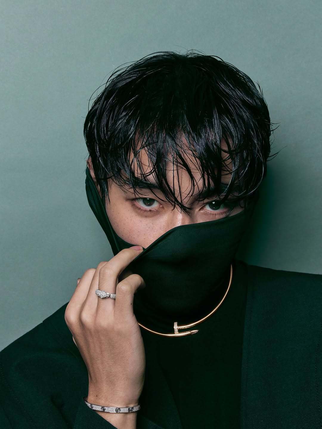 BTS Vカバー GQ 2月号 予約販売1位..7300万ウォンカルティエ 品切れ