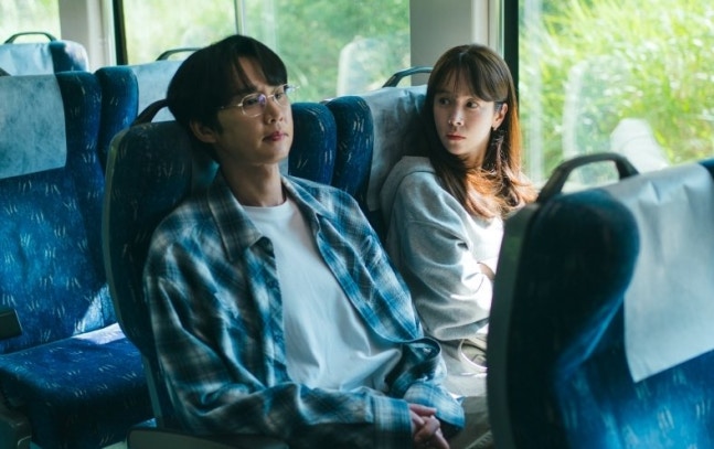 韓志旼《未婚男女的效率戀愛》中李宜瑛相親旅程與宋泰燮申志洙三角情解析