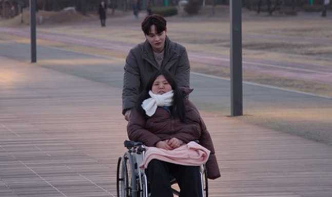 박서진, 동생 효정 교통사고에 충격…“신경 마비 올 뻔” 휠체어 밀며 지극 간병 (살림남)