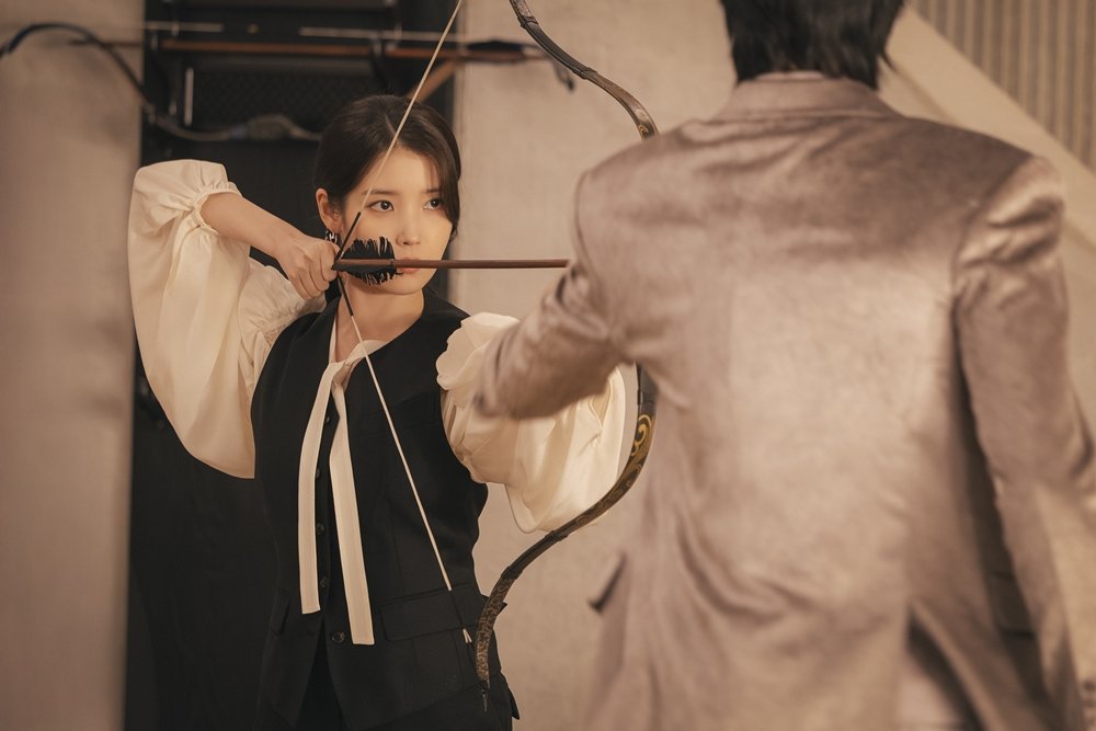 ‘대군부인’ 아이유 , ♥변우석에 활 겨눴다…첫 사랑싸움 발발