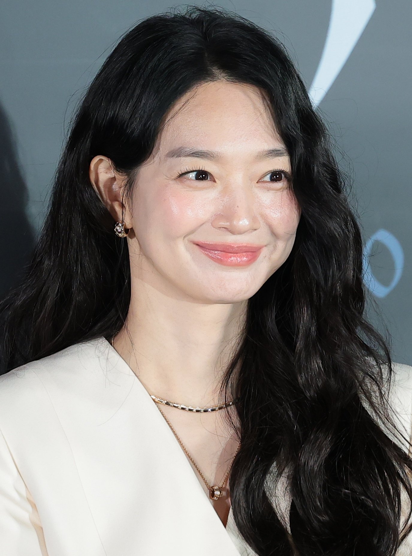 ‘<b>눈동자</b>’ <b>신민아</b> “붕대 감고 촬영, 실제 공포 느꼈다”