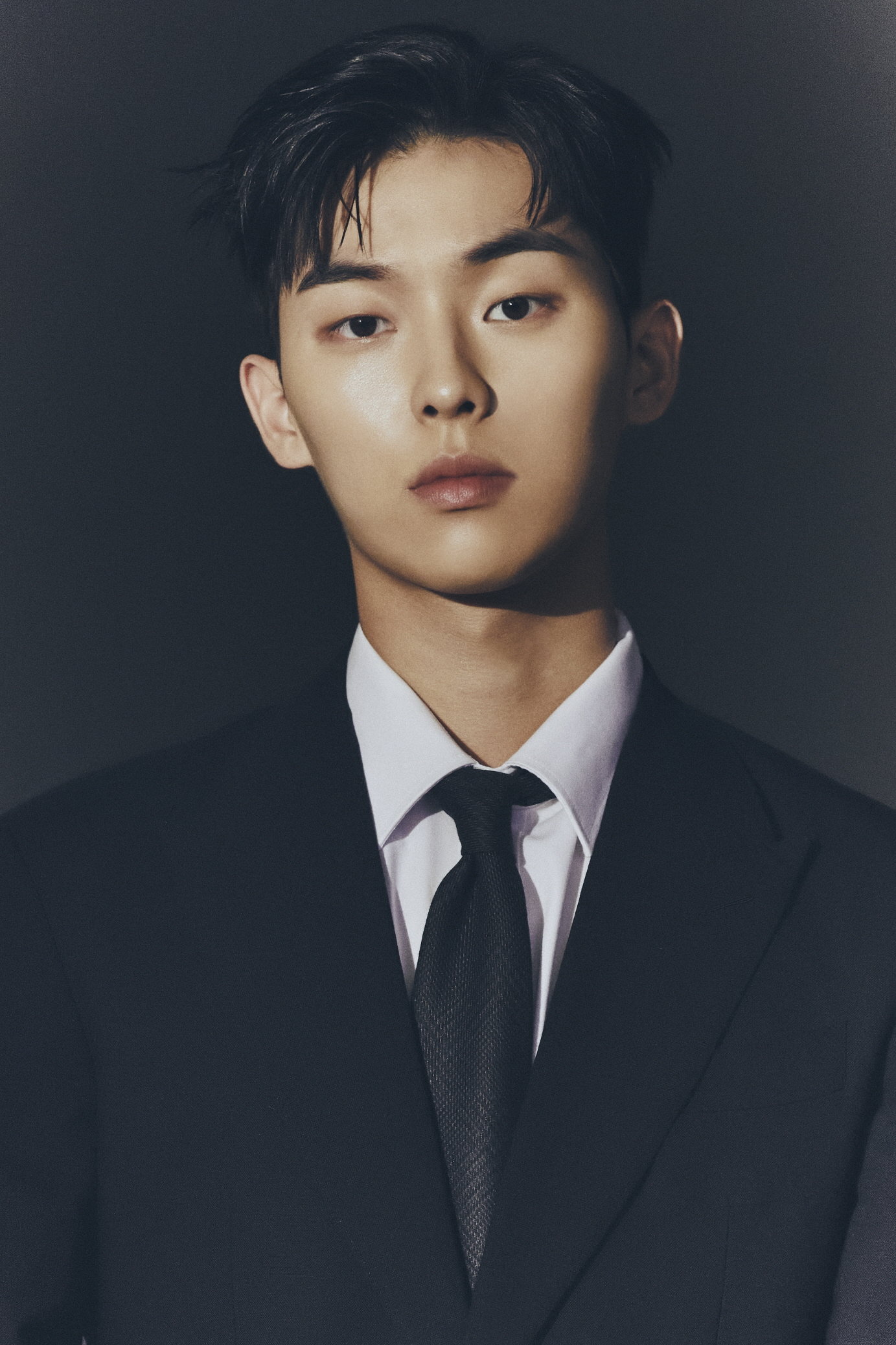 최현욱, 오늘(26일) 공개 ‘<b>맨 끝줄 소년</b>’서 대선배 최민식과 팽팽한 ...
