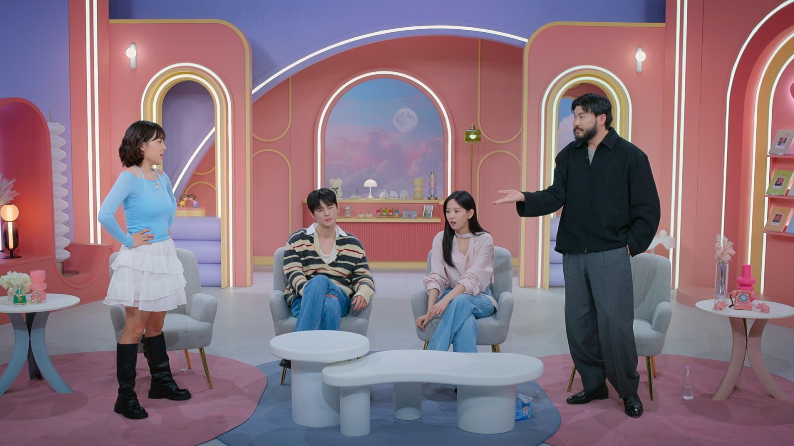 ‘모태솔로2’ <b>카더가든</b>, <b>강한나</b> 얼굴 프린팅 <b>티셔츠</b> 입고 등장…“위인...