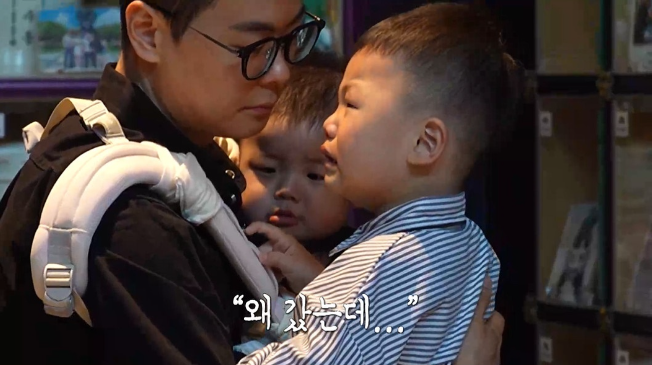 ‘<b>배그 부부</b>’ 첫째, 엄마 영정 앞 오열…“왜 하늘나라 갔어” (오은영...