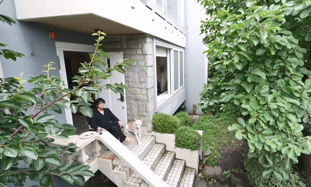 ‘<b>나 혼자 산다</b>’ 던, 자취 4년 차 2층 단독주택 공개…소울메이트 정체...