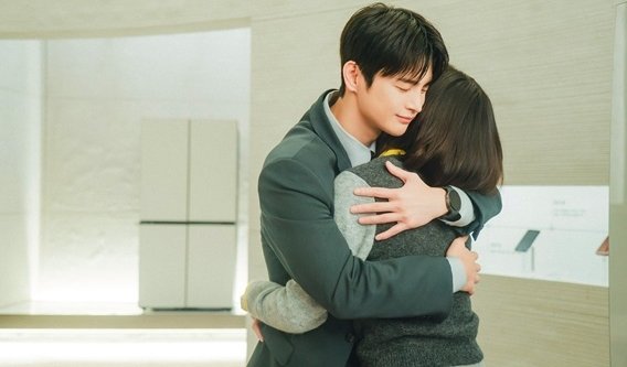 서인국박지현 와락 껴안고…해피엔딩 성큼 (<b>내일도 출근</b>)