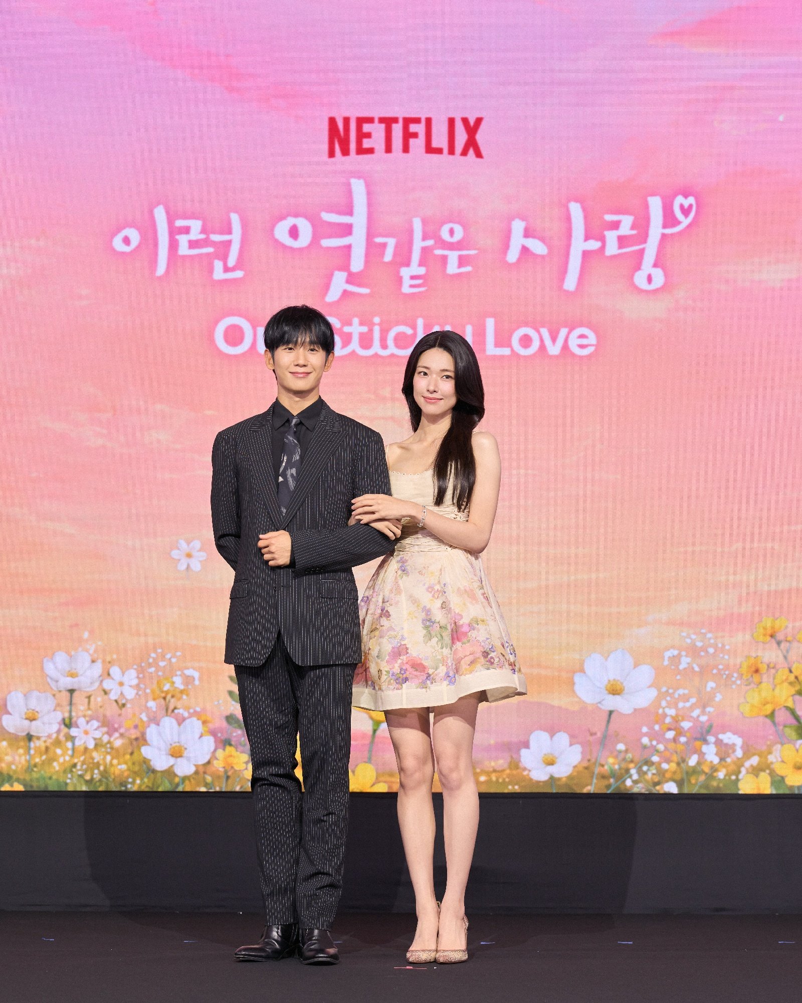 [공식] 하영 증조부 친일 논란 여파…‘이엿사’ <b>정해인 인터뷰</b> 결국 취...