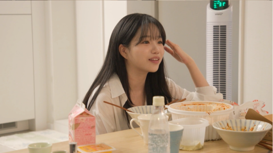 <b>조유리</b> “<b>윤가이</b>는 내 첫 연기 선생님”…10년 <b>우정</b> 비하인드