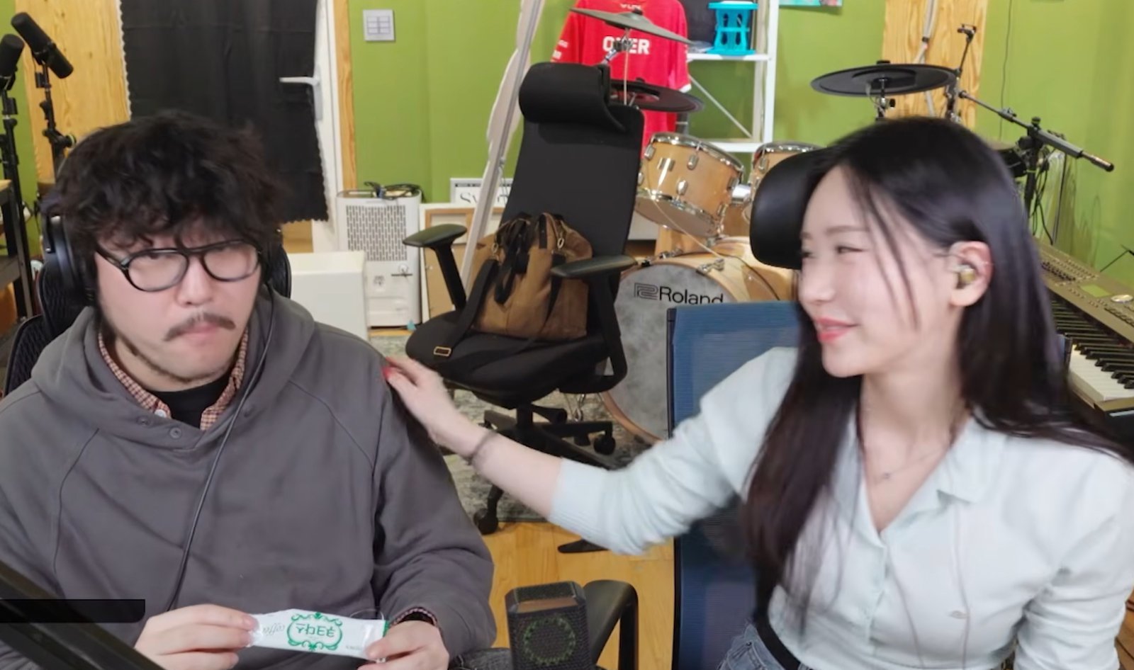 <b>송하예</b>, <b>조매력</b> 유튜브 다시보니 적극 플러팅+스킨십 “비대면 상견례...