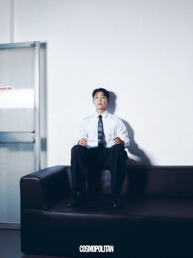 이준님 세련되고 감각적인 화보 사진을 공개했네요