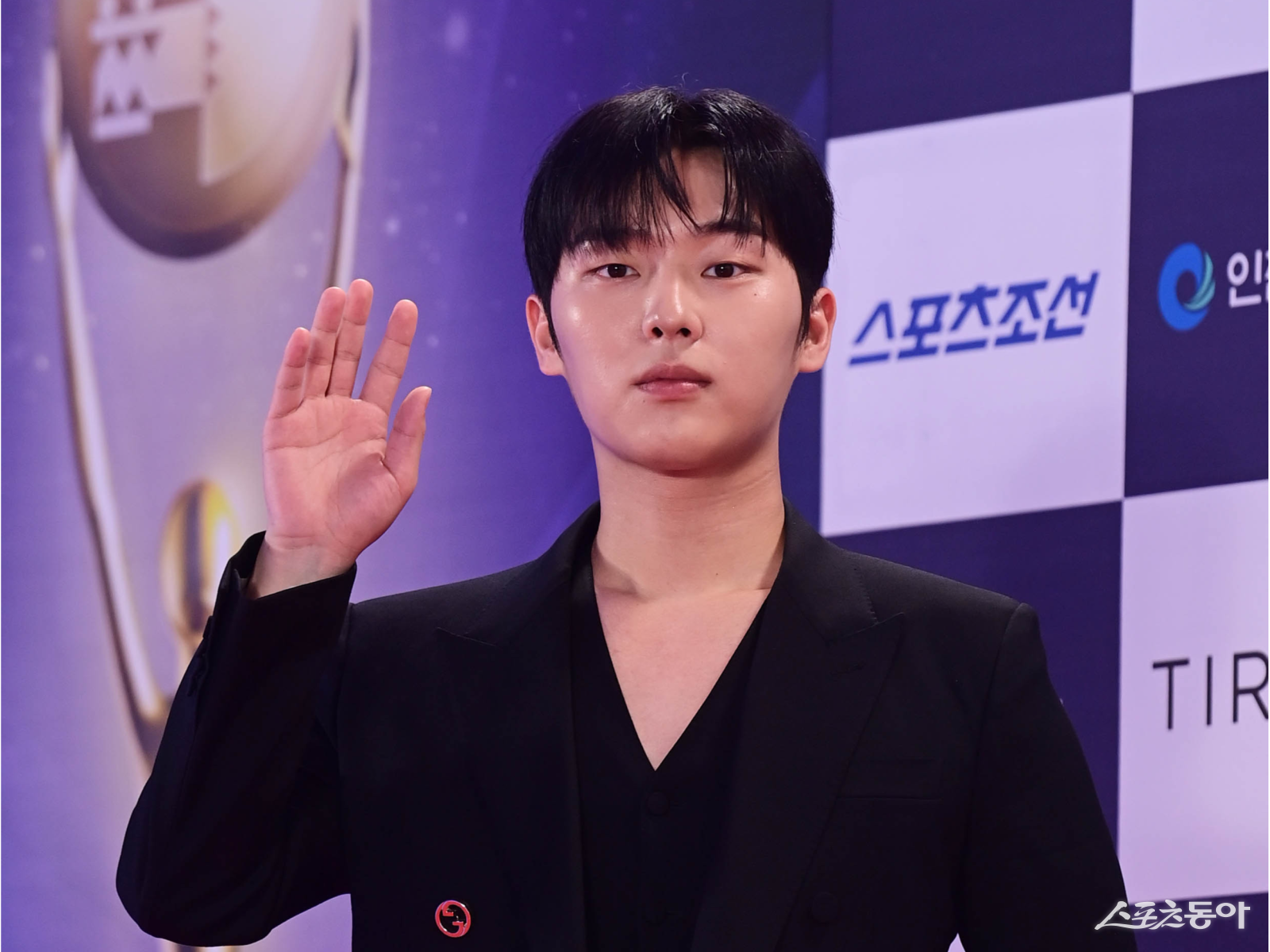 <b>최현욱</b>, 아침부터 <b>만취 라방</b>…해외 팬에 “대한민국 사람한테 잘해야”...