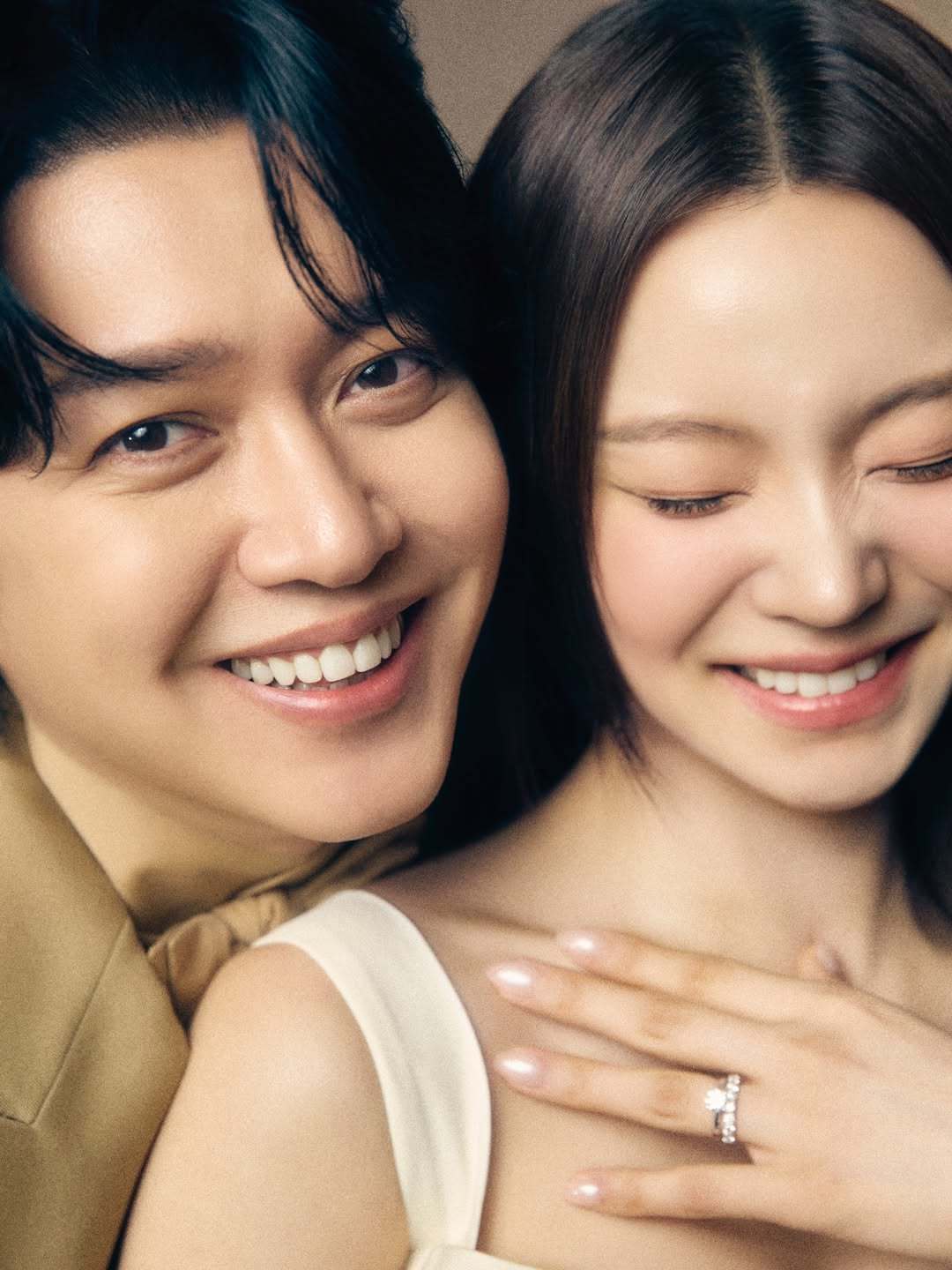 <b>강균성</b>, 14살 연하 <b>유하진</b>과 얼굴 맞대고 활짝…결혼 앞둔 예비부부 ...
