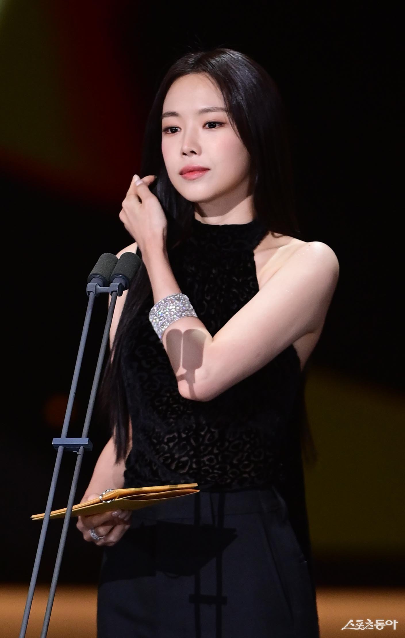 <b>손나은</b>, “엄마가 제일 친한 친구”라더니…<b>모친상</b>에 애틋한 <b>고백</b> 재조...