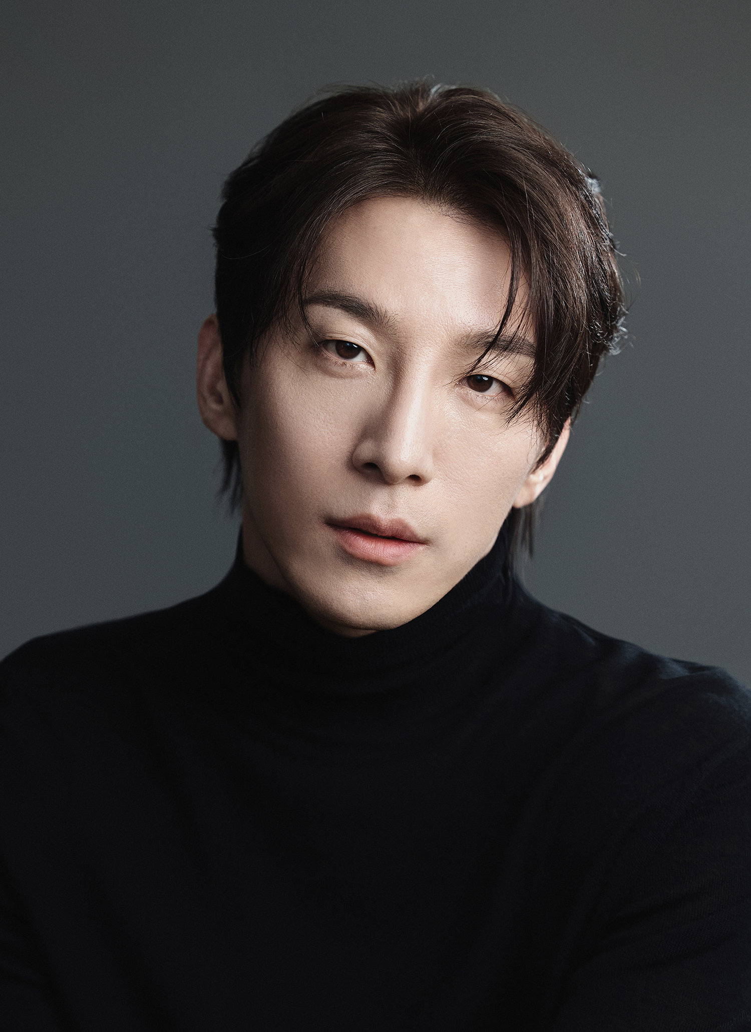 舞台「組み立て式家族」に出演する俳優ドン・ヒョンベのポートレート
