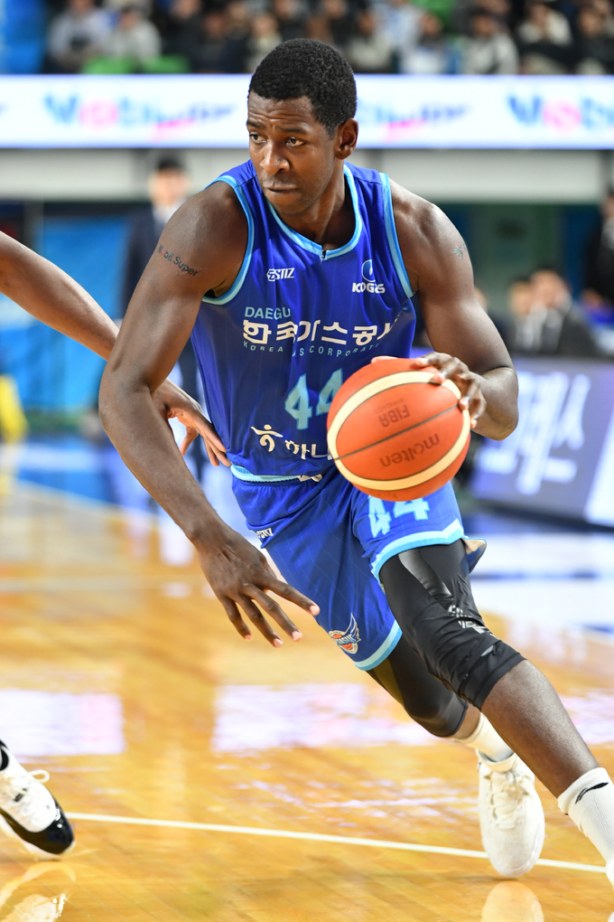 <b>한국가스공사</b> 니콜슨, <b>프로농구 4라운드</b> MVP