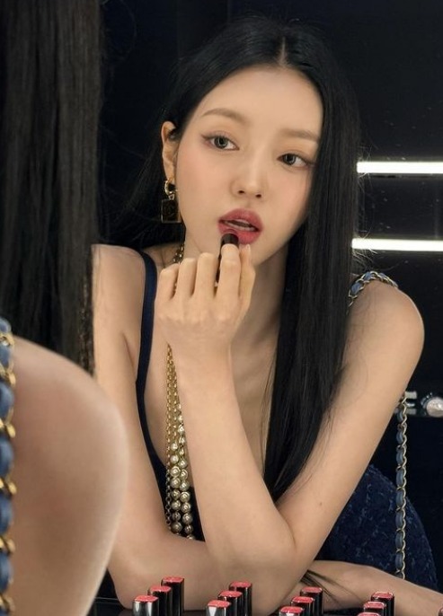 샤넬 팝업행사간 오마이걸 유아