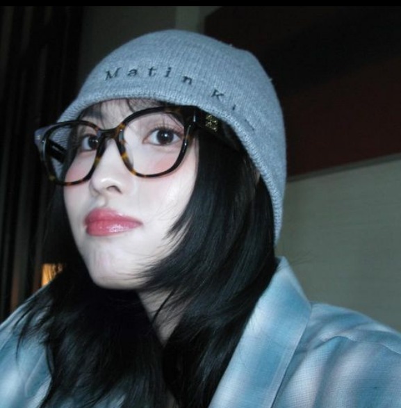 안경쓴 모모