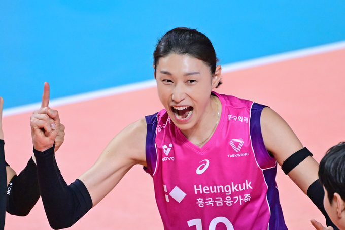 [단독] ‘핑크 No. 10’… <b>김연경</b>, <b>흥국생명</b> 등번호 10번 ‘영구결번’